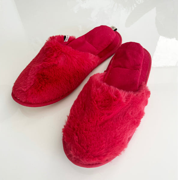 slipper slide on red 